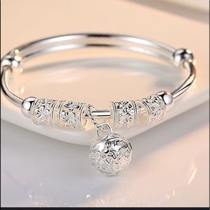 Silver adjustable bracelet